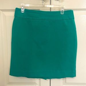 Classic Banana Republic pencil skirt in Kelly Green, Size 12